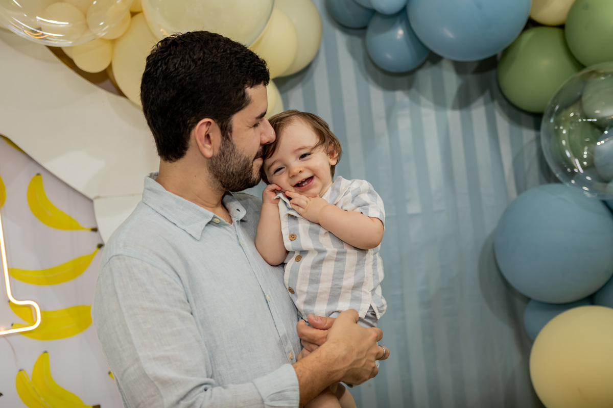 Fotografia de aniversário infantil de 1 ano em Ribeirão Preto. Cobertura completa de festa de aniversário com tema afetuoso, decoração e fotos da família.