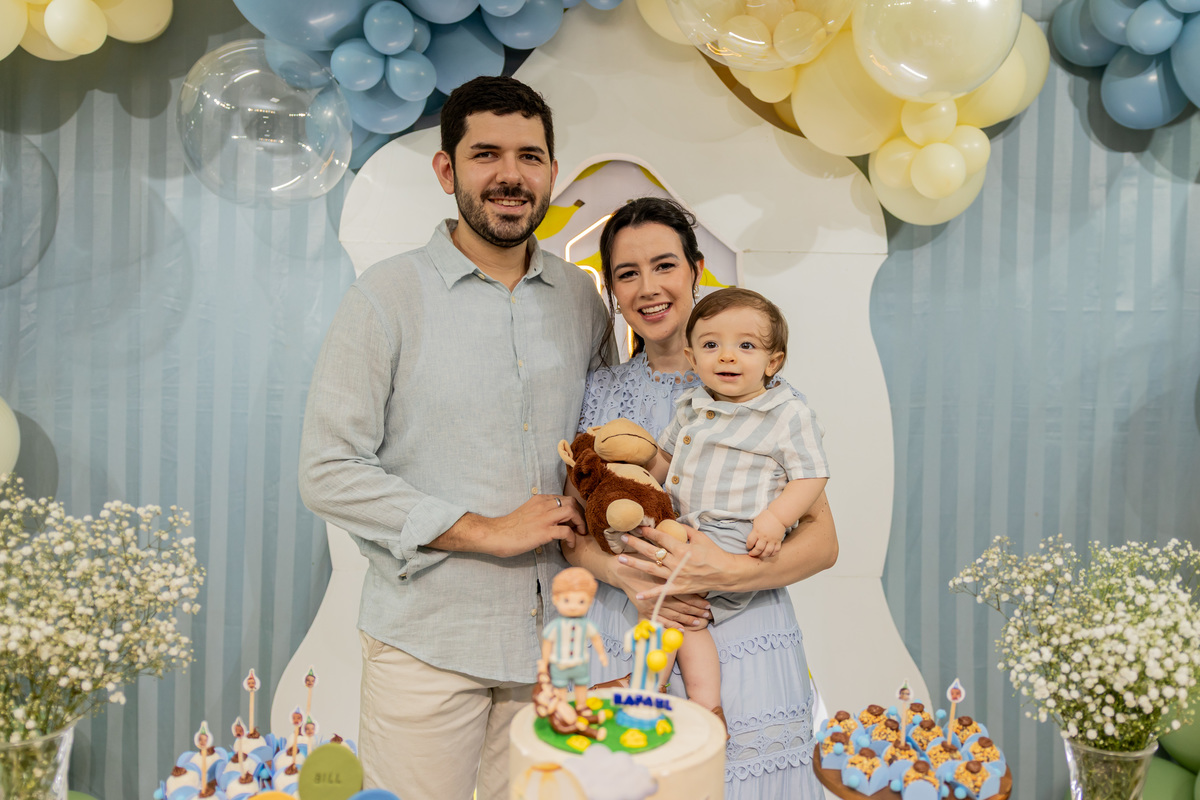 Fotografia de aniversário infantil de 1 ano em Ribeirão Preto. Cobertura completa de festa de aniversário com tema afetuoso, decoração e fotos da família.