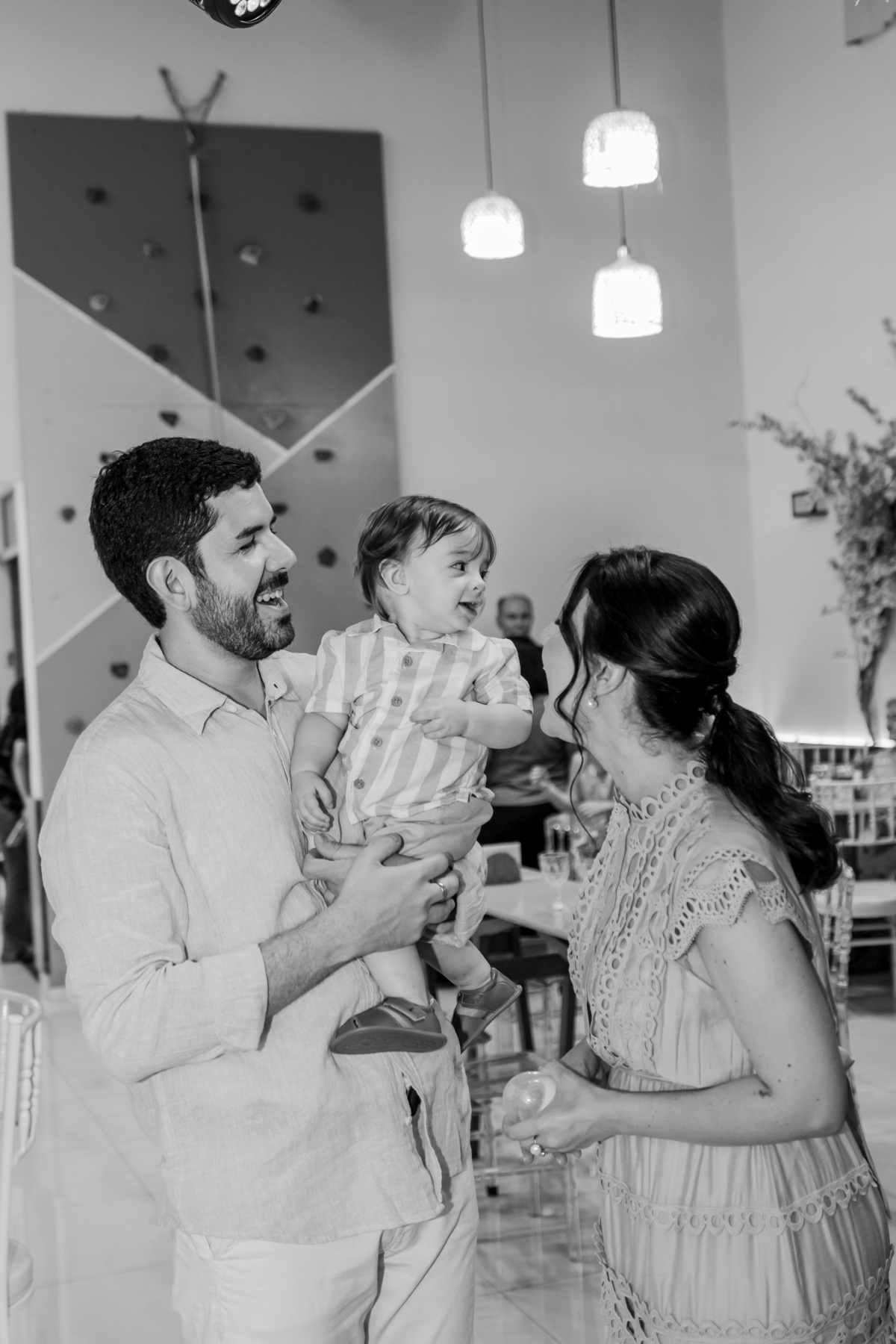 Fotografia de aniversário infantil de 1 ano em Ribeirão Preto. Cobertura completa de festa de aniversário com tema afetuoso, decoração e fotos da família.