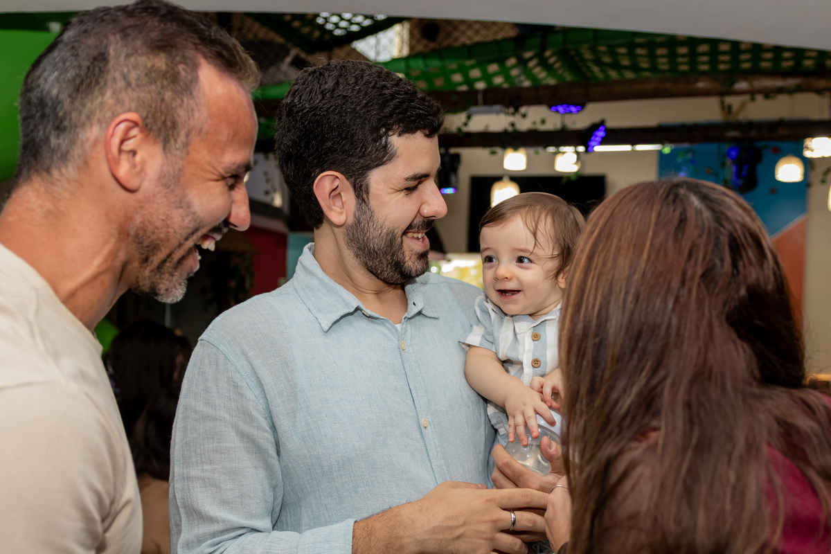 Fotografia de aniversário infantil de 1 ano em Ribeirão Preto. Cobertura completa de festa de aniversário com tema afetuoso, decoração e fotos da família.