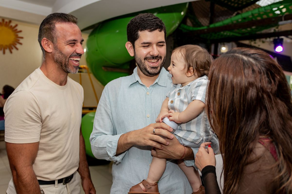 Fotografia de aniversário infantil de 1 ano em Ribeirão Preto. Cobertura completa de festa de aniversário com tema afetuoso, decoração e fotos da família.
