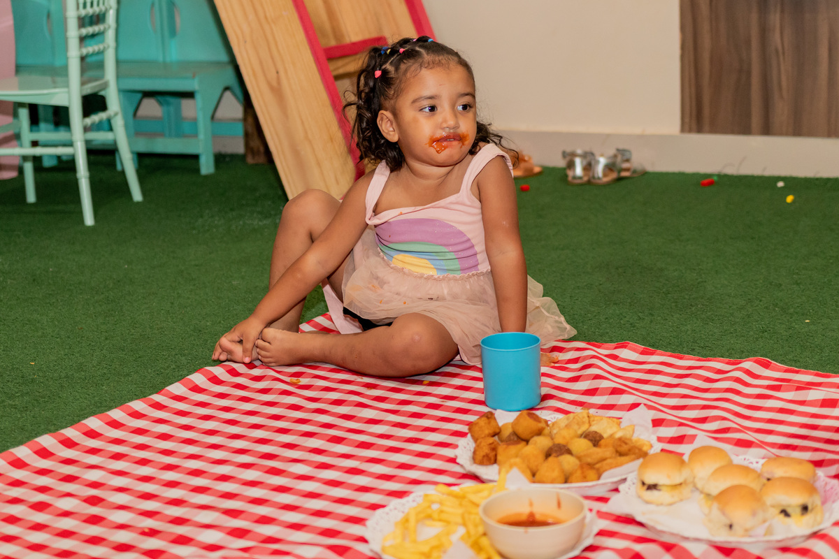 Fotografia de aniversário infantil de 1 ano em Ribeirão Preto. Cobertura completa de festa de aniversário com tema afetuoso, decoração e fotos da família.