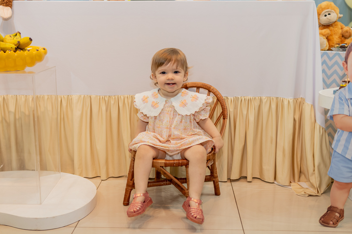 Fotografia de aniversário infantil de 1 ano em Ribeirão Preto. Cobertura completa de festa de aniversário com tema afetuoso, decoração e fotos da família.