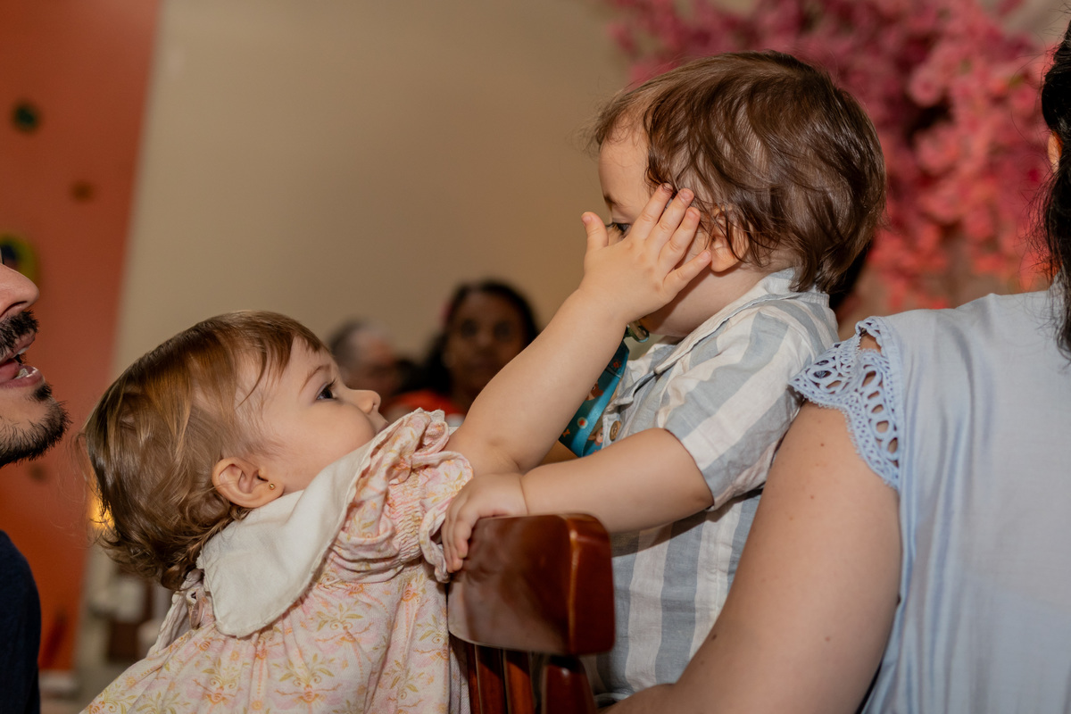 Fotografia de aniversário infantil de 1 ano em Ribeirão Preto. Cobertura completa de festa de aniversário com tema afetuoso, decoração e fotos da família.