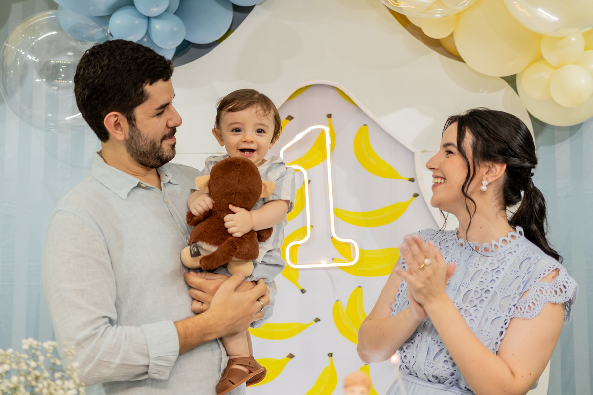 Fotografia de aniversário infantil de 1 ano em Ribeirão Preto. Cobertura completa de festa de aniversário com tema afetuoso, decoração e fotos da família.