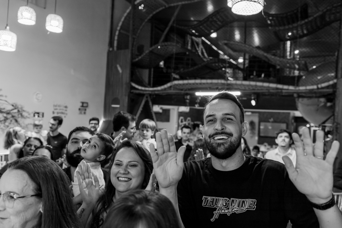 Fotografia de aniversário infantil de 1 ano em Ribeirão Preto. Cobertura completa de festa de aniversário com tema afetuoso, decoração e fotos da família.