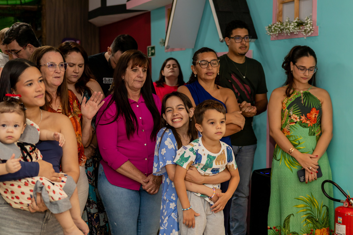 Fotografia de aniversário infantil de 1 ano em Ribeirão Preto. Cobertura completa de festa de aniversário com tema afetuoso, decoração e fotos da família.