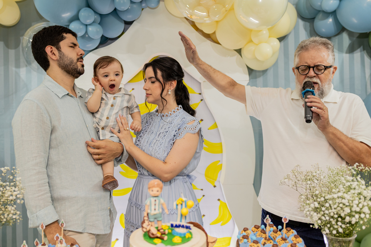 Fotografia de aniversário infantil de 1 ano em Ribeirão Preto. Cobertura completa de festa de aniversário com tema afetuoso, decoração e fotos da família.