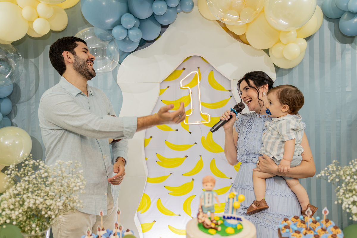 Fotografia de aniversário infantil de 1 ano em Ribeirão Preto. Cobertura completa de festa de aniversário com tema afetuoso, decoração e fotos da família.