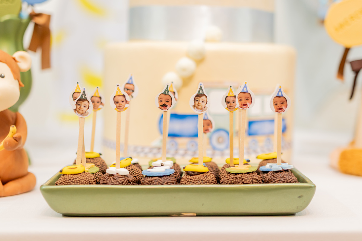 Fotografia de aniversário infantil de 1 ano em Ribeirão Preto. Cobertura completa de festa de aniversário com tema afetuoso, decoração e fotos da família.