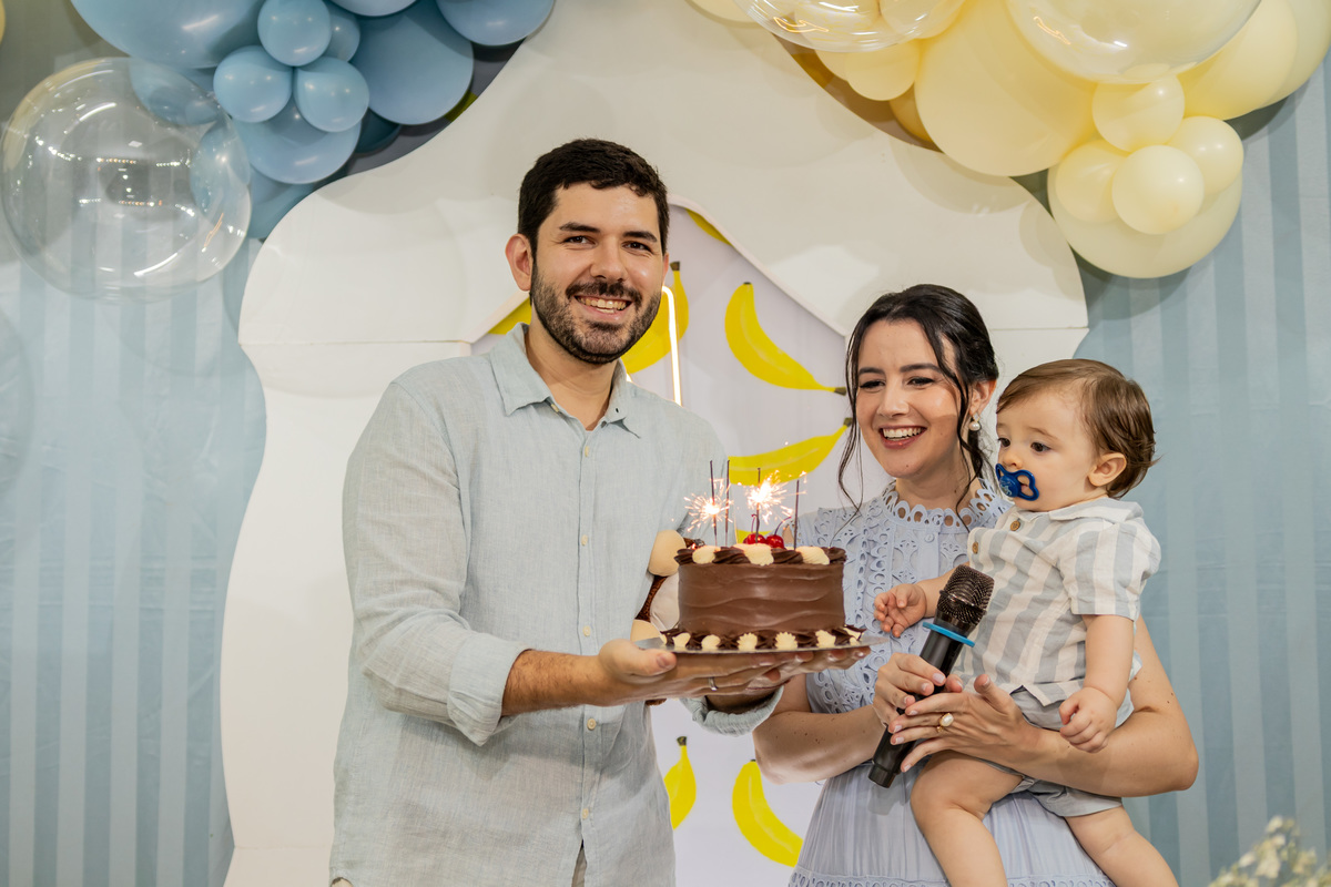 Fotografia de aniversário infantil de 1 ano em Ribeirão Preto. Cobertura completa de festa de aniversário com tema afetuoso, decoração e fotos da família.