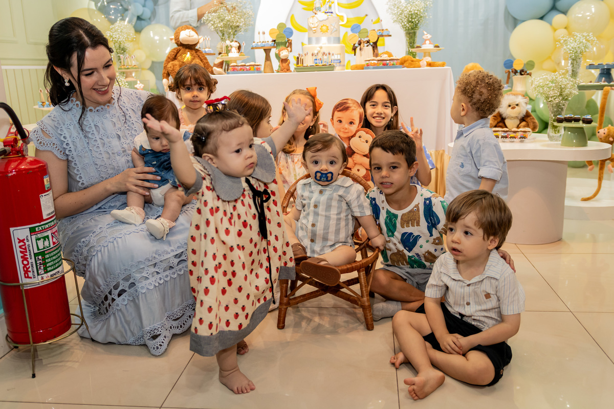Fotografia de aniversário infantil de 1 ano em Ribeirão Preto. Cobertura completa de festa de aniversário com tema afetuoso, decoração e fotos da família.