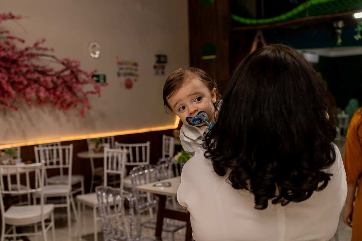 Fotografia de aniversário infantil de 1 ano em Ribeirão Preto. Cobertura completa de festa de aniversário com tema afetuoso, decoração e fotos da família.