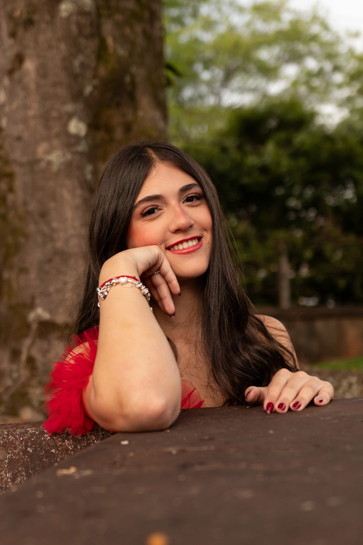 Inspiração Ensaio de 15 Anos em Mococa: Vestido Vermelho e Máscara