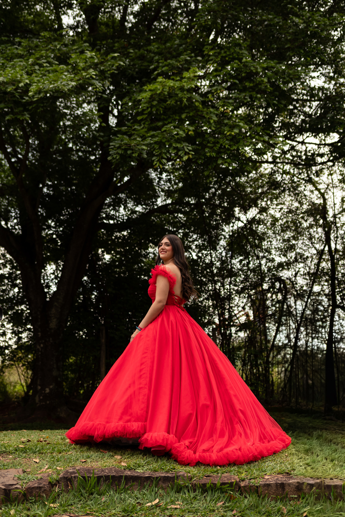 Inspiração Ensaio de 15 Anos em Mococa: Vestido Vermelho e Máscara