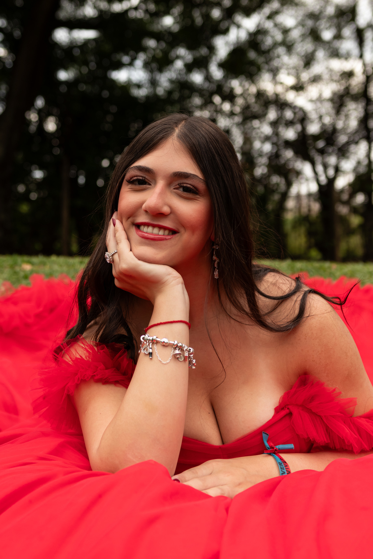 Inspiração Ensaio de 15 Anos em Mococa: Vestido Vermelho e Máscara