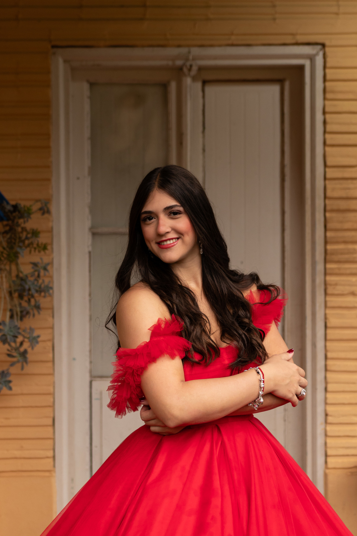 Inspiração Ensaio de 15 Anos em Mococa: Vestido Vermelho e Máscara
