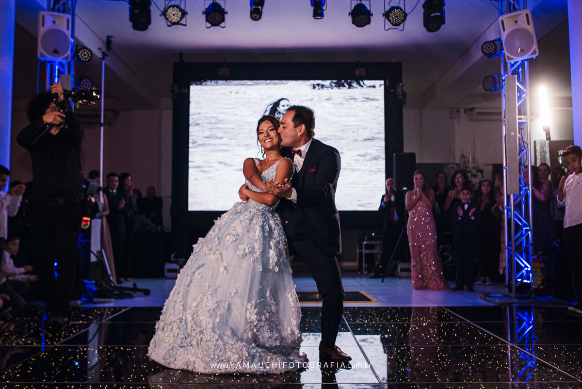 Dança com pai no aniversário de 15 anos em Aruja