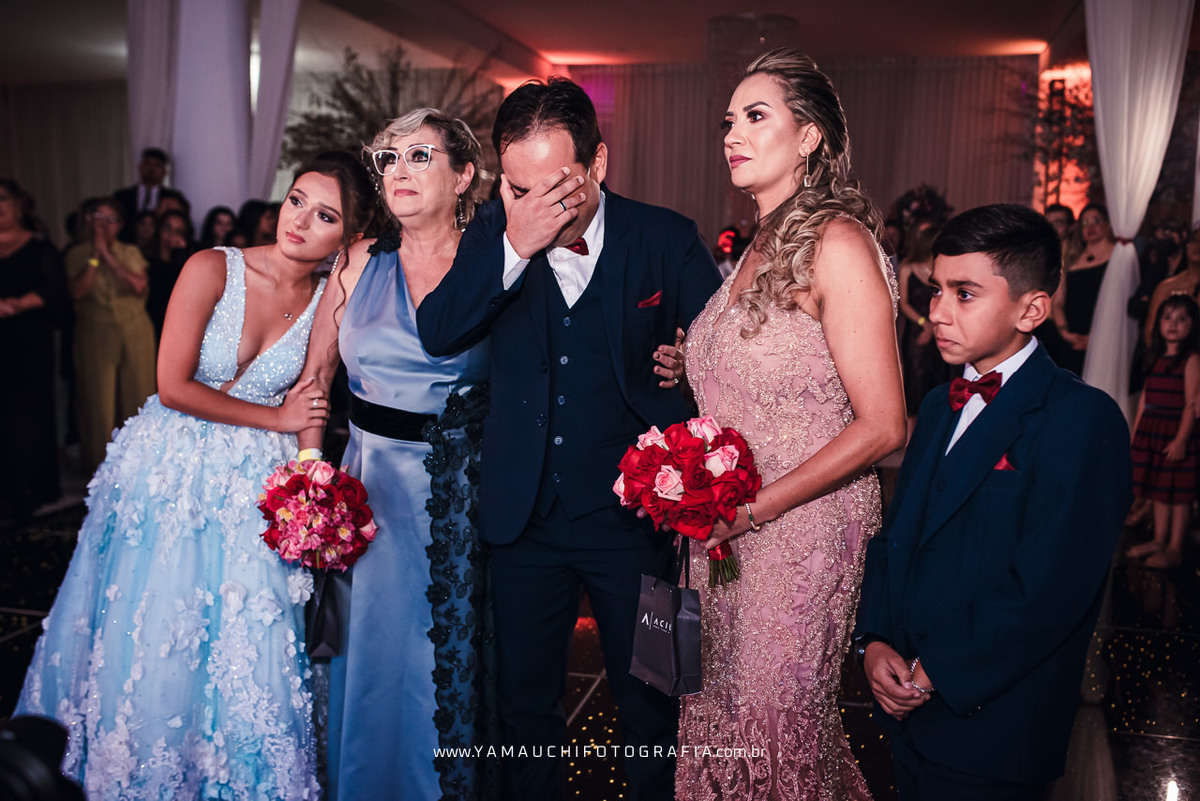 Foto de família em aniversário de 15 anos no Alpes de Aruja