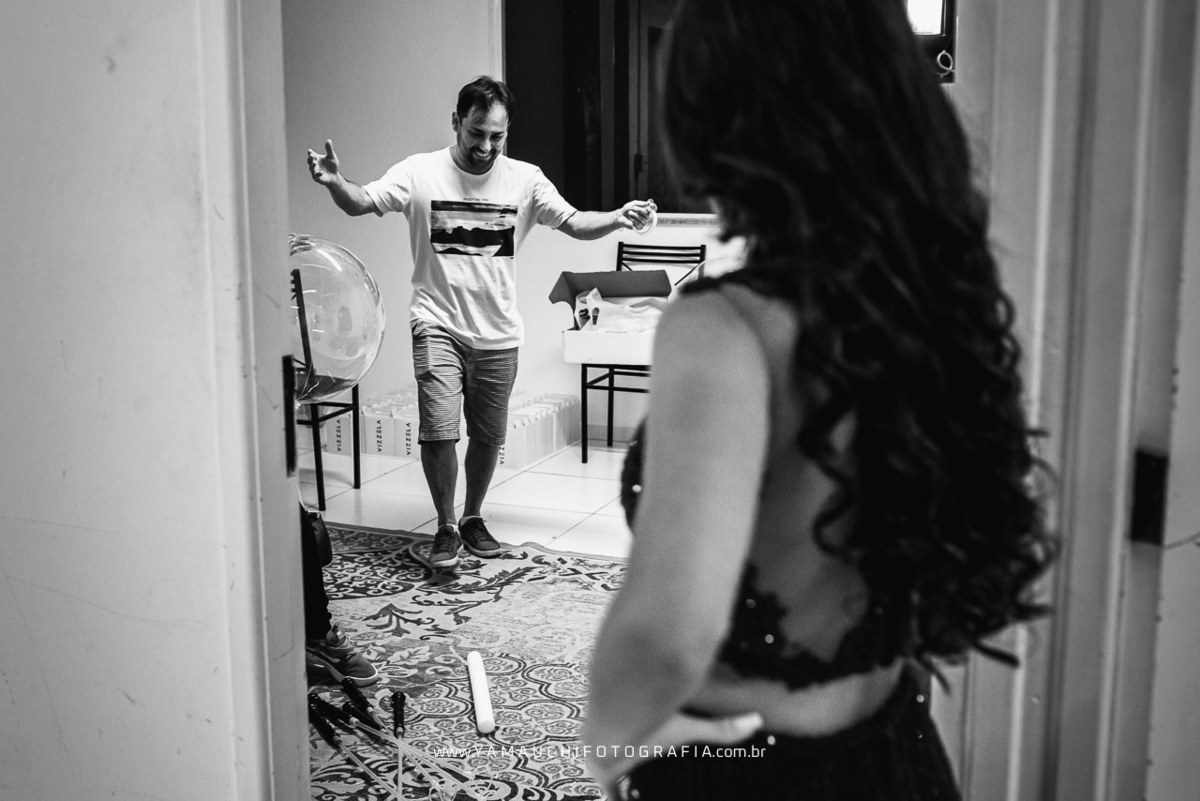 Pai da debutante no making of em Aruja