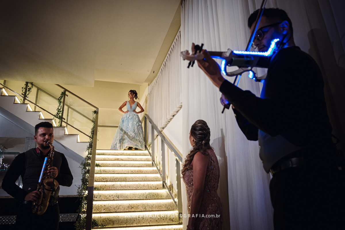 salão Alpes de Aruja com vestido para debutante Israel Valentim