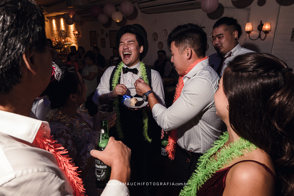 noivo na balada de casamento no Chalé Quintal