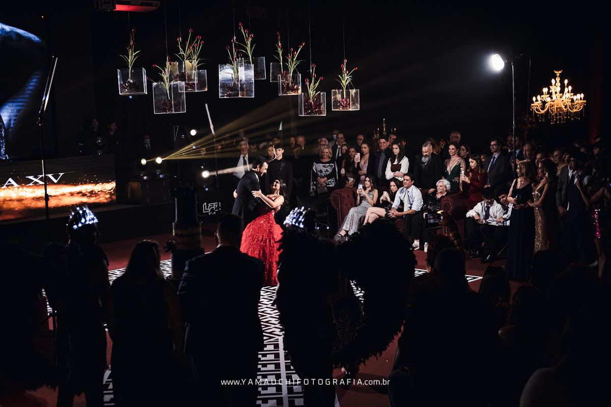 Dança da debutante para festa de 15 anos