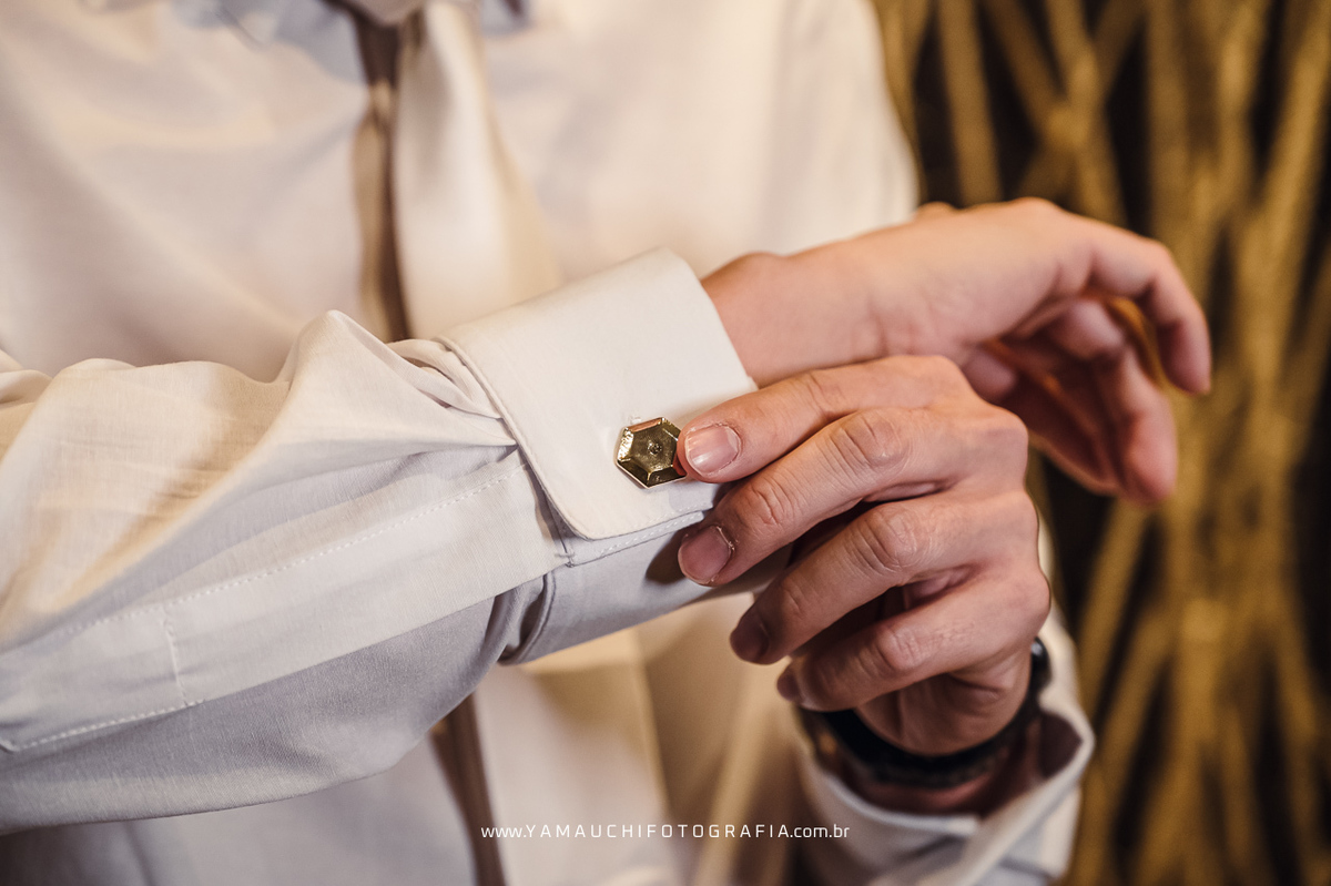 Abotoadura para noivo em making of