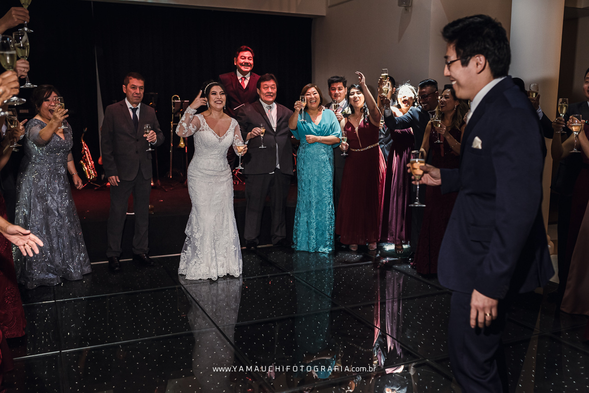 Foto dos noivos na festa de casamento