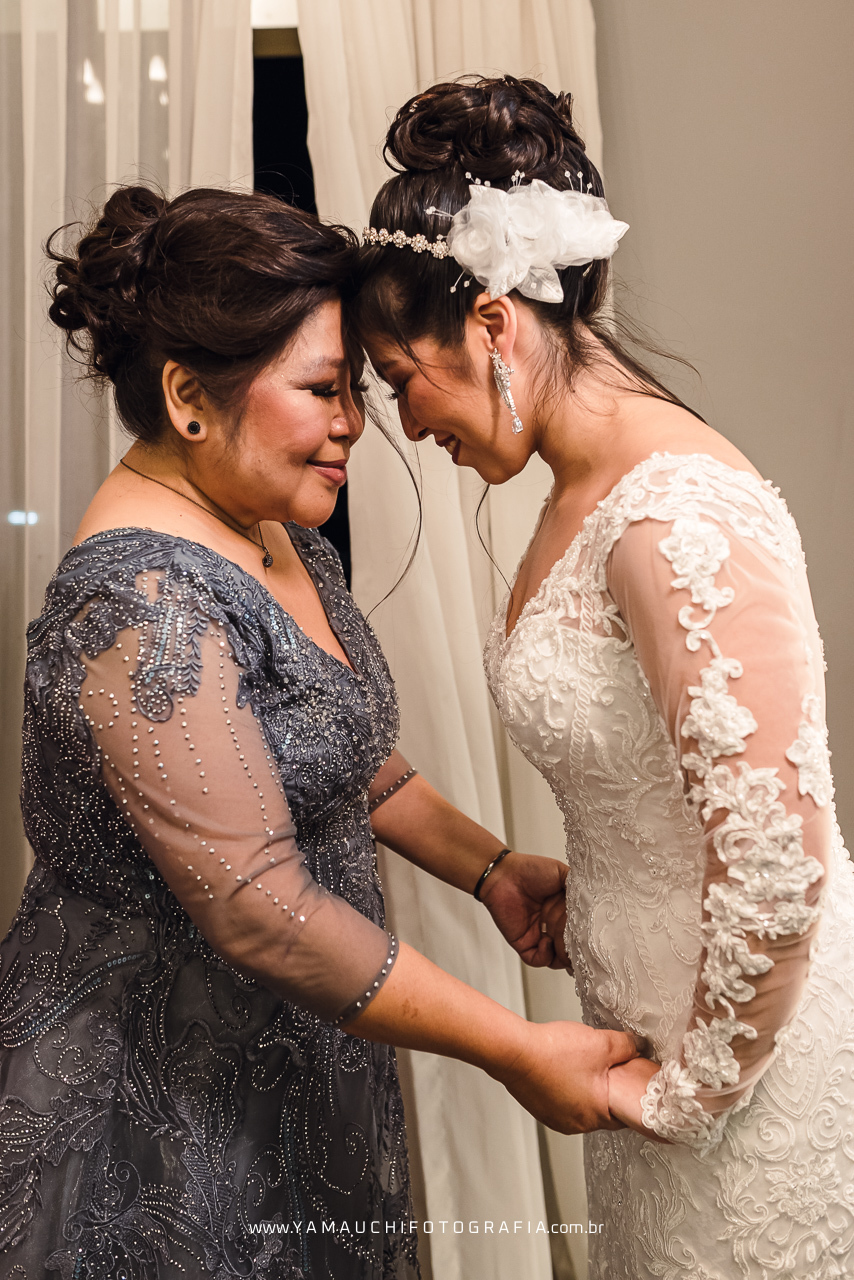 Noiva com sua mãe no making of