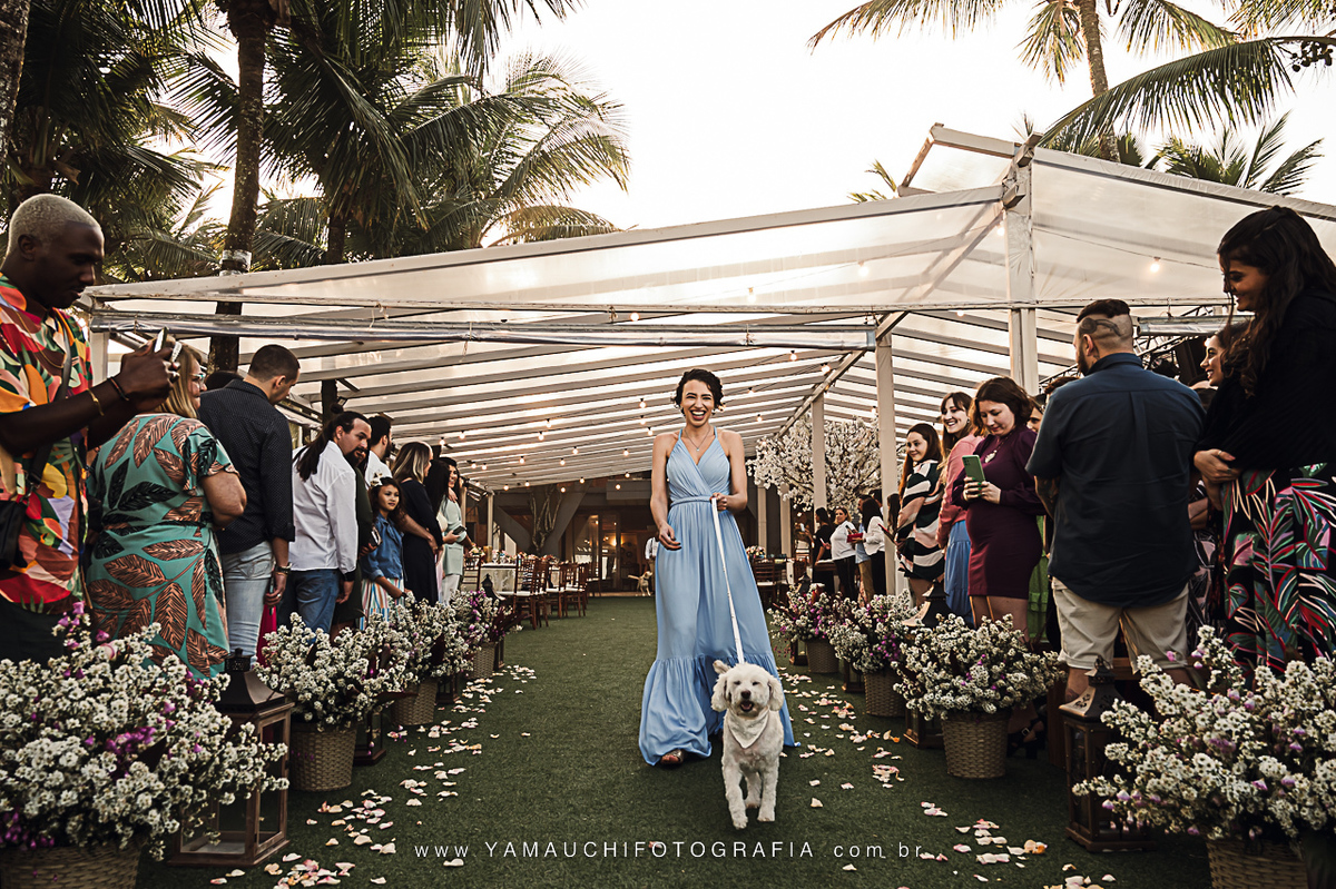 Cerimônia de casamento com cachorro