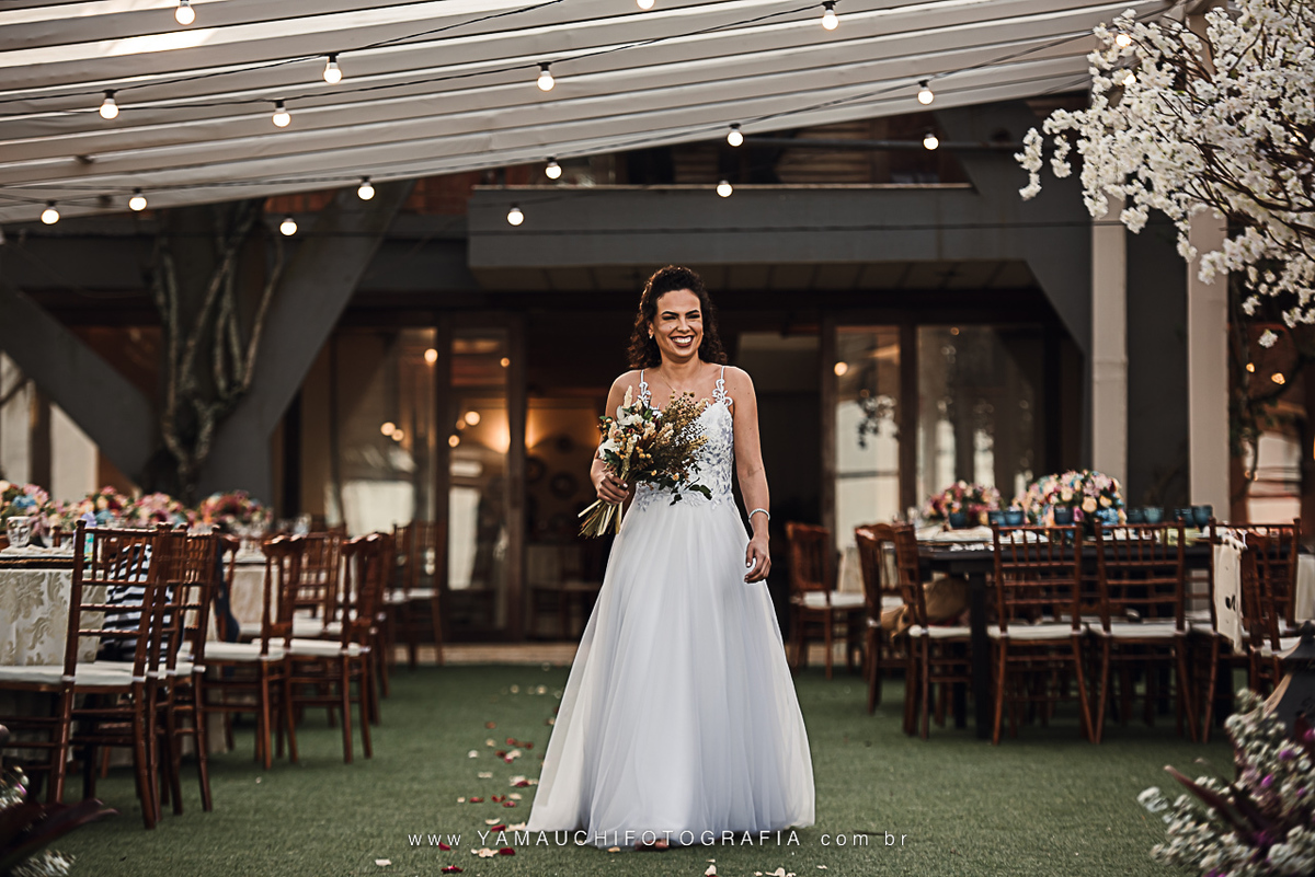 Vestido de noiva para casamento na praia