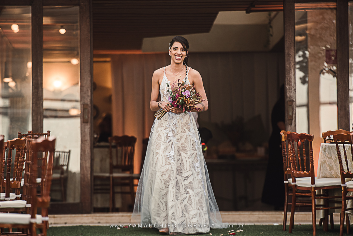 Vestido de noiva para casar na praia Guaruja