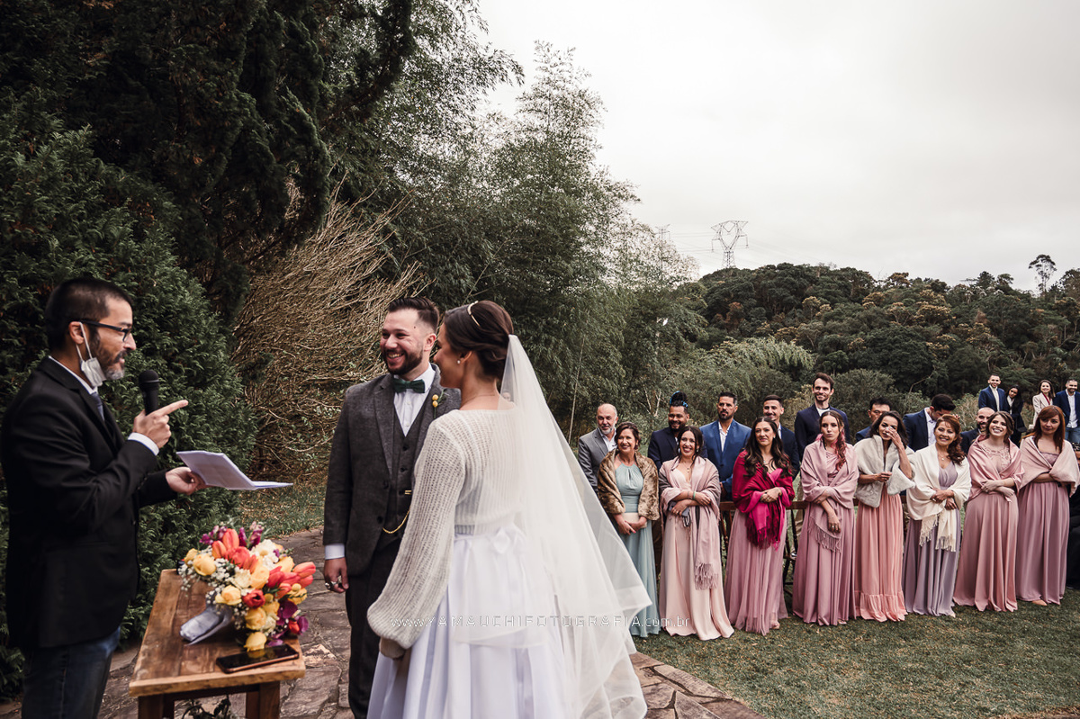 Cerimônia de casamento no campo