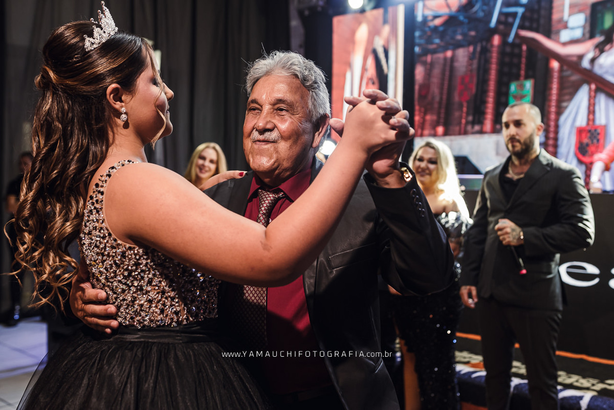Dança da debutante com avô