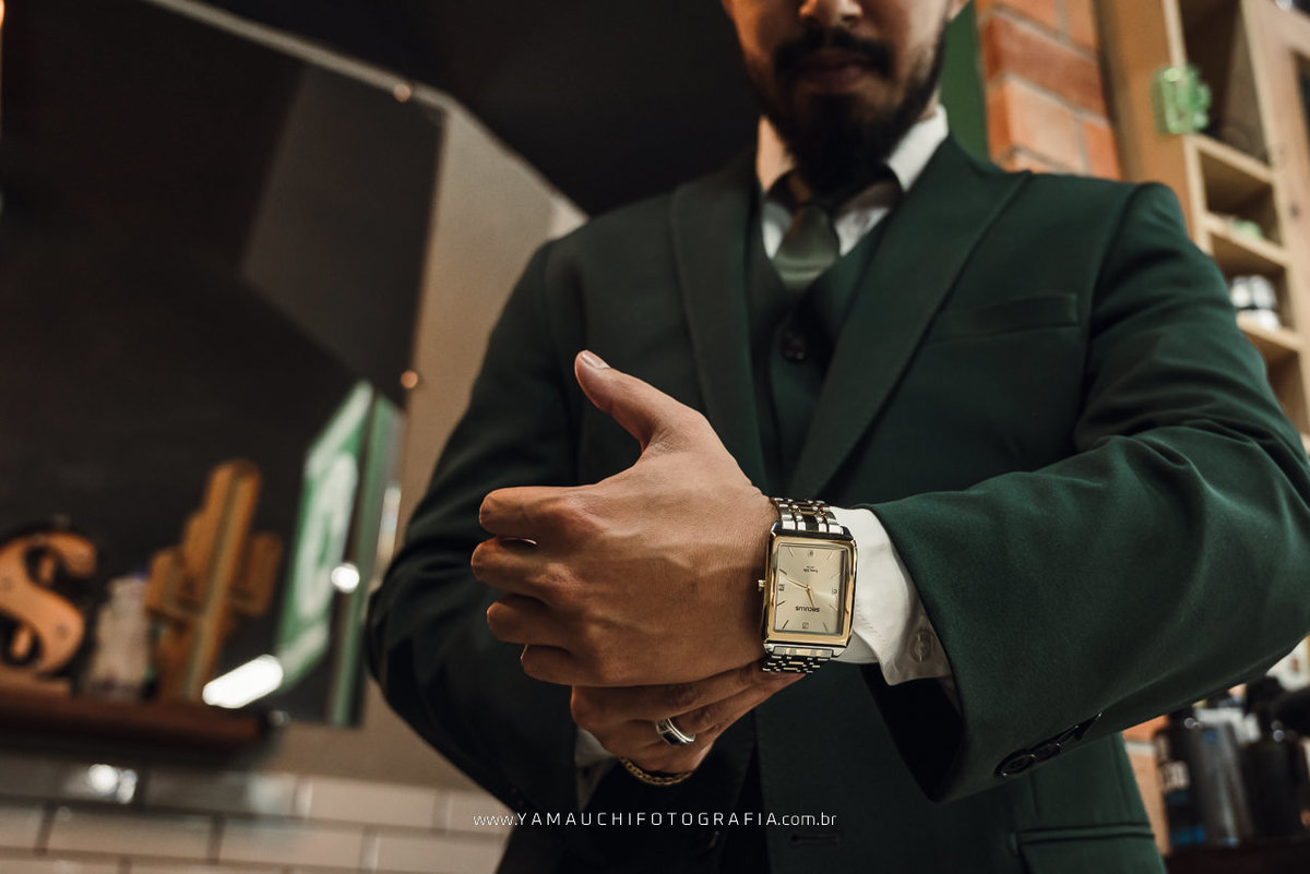 Terno verde para noivo