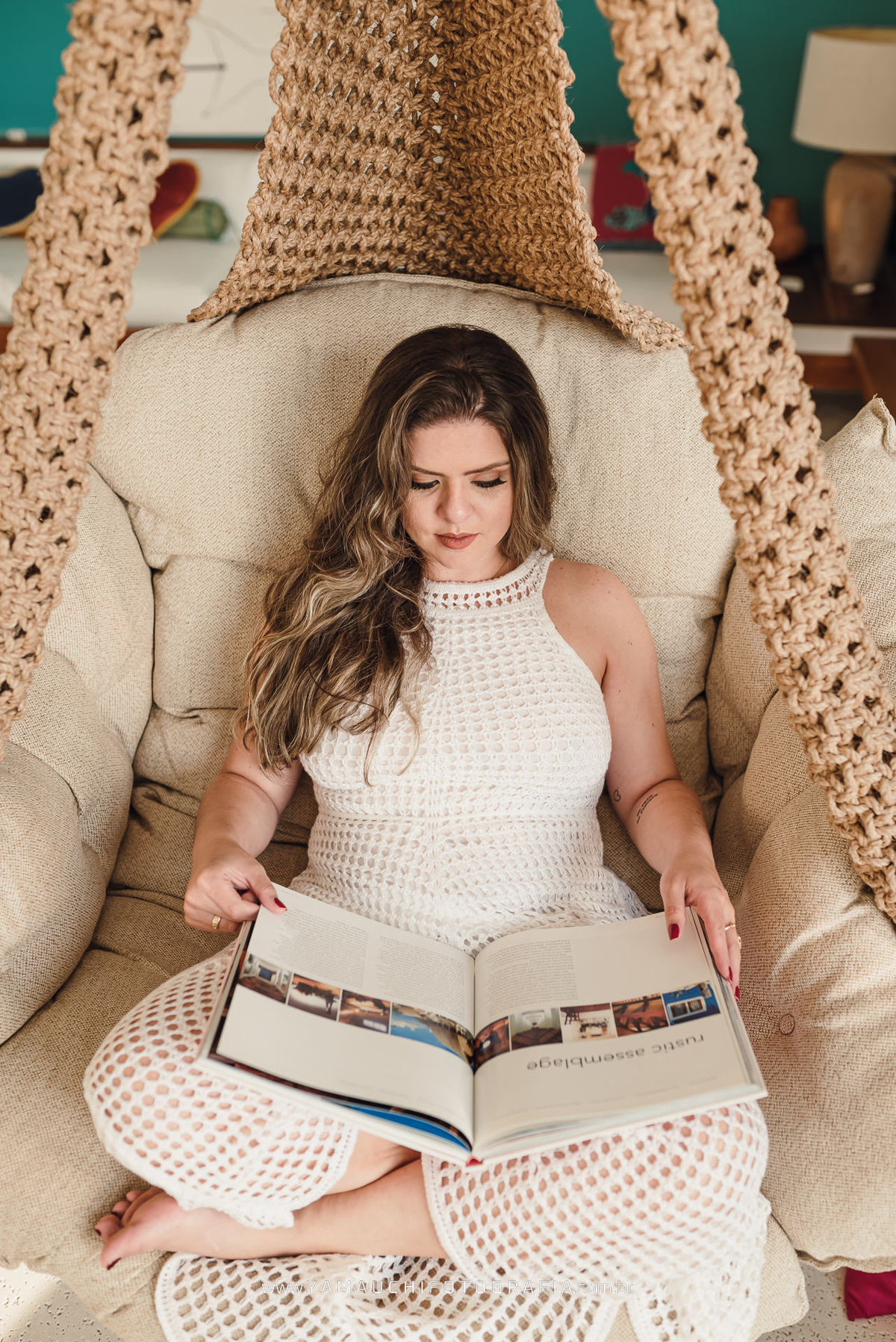 Retrato da noiva em fotos em casa