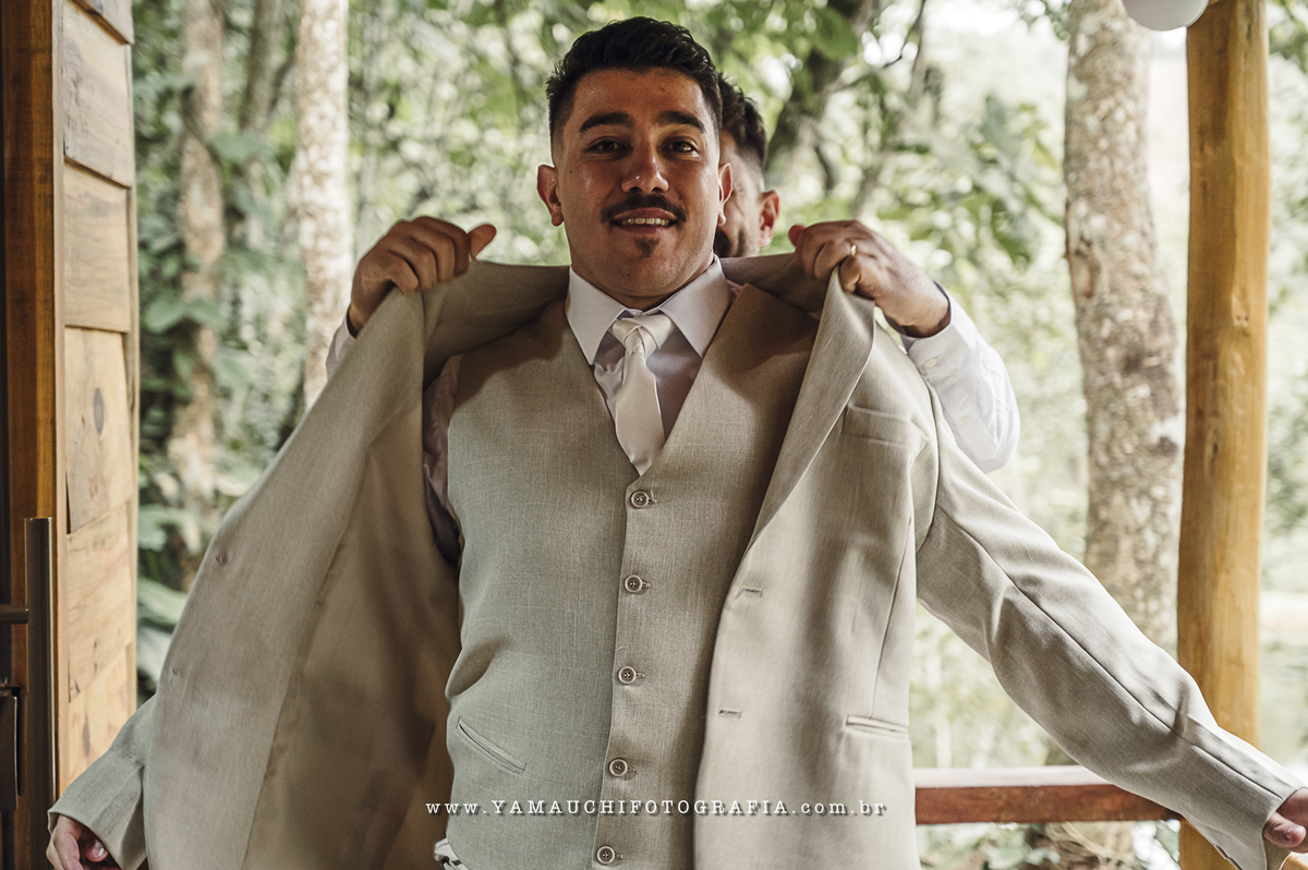 Terno para noivo para casamento no campo