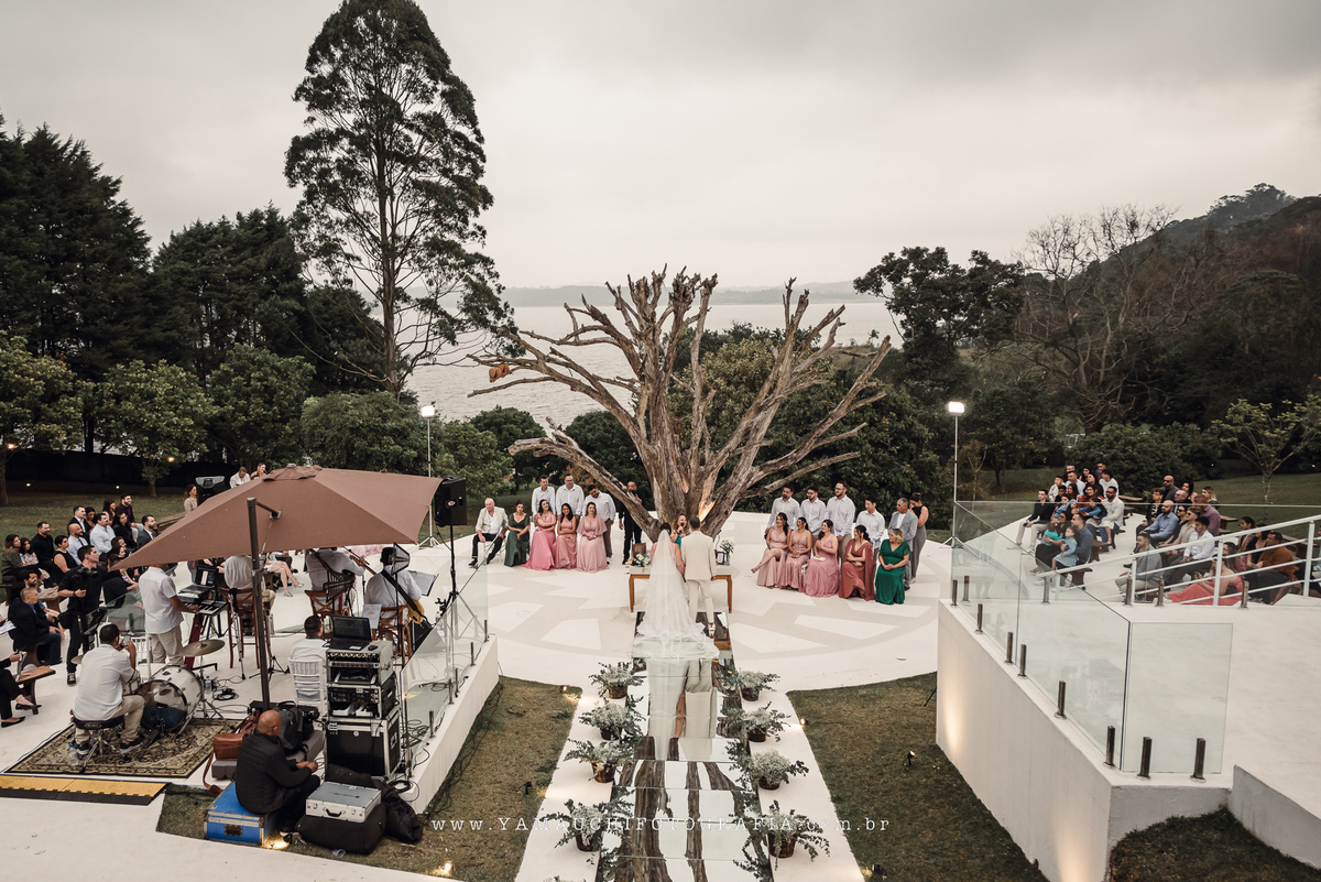 Espaço para cerimônia de casamento HIS Eventos árvore