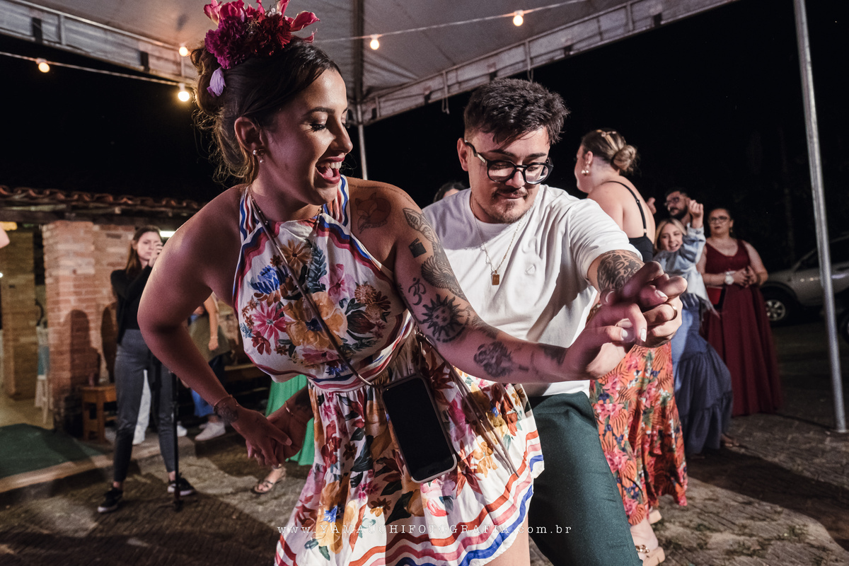 Noivos na festa de casamento