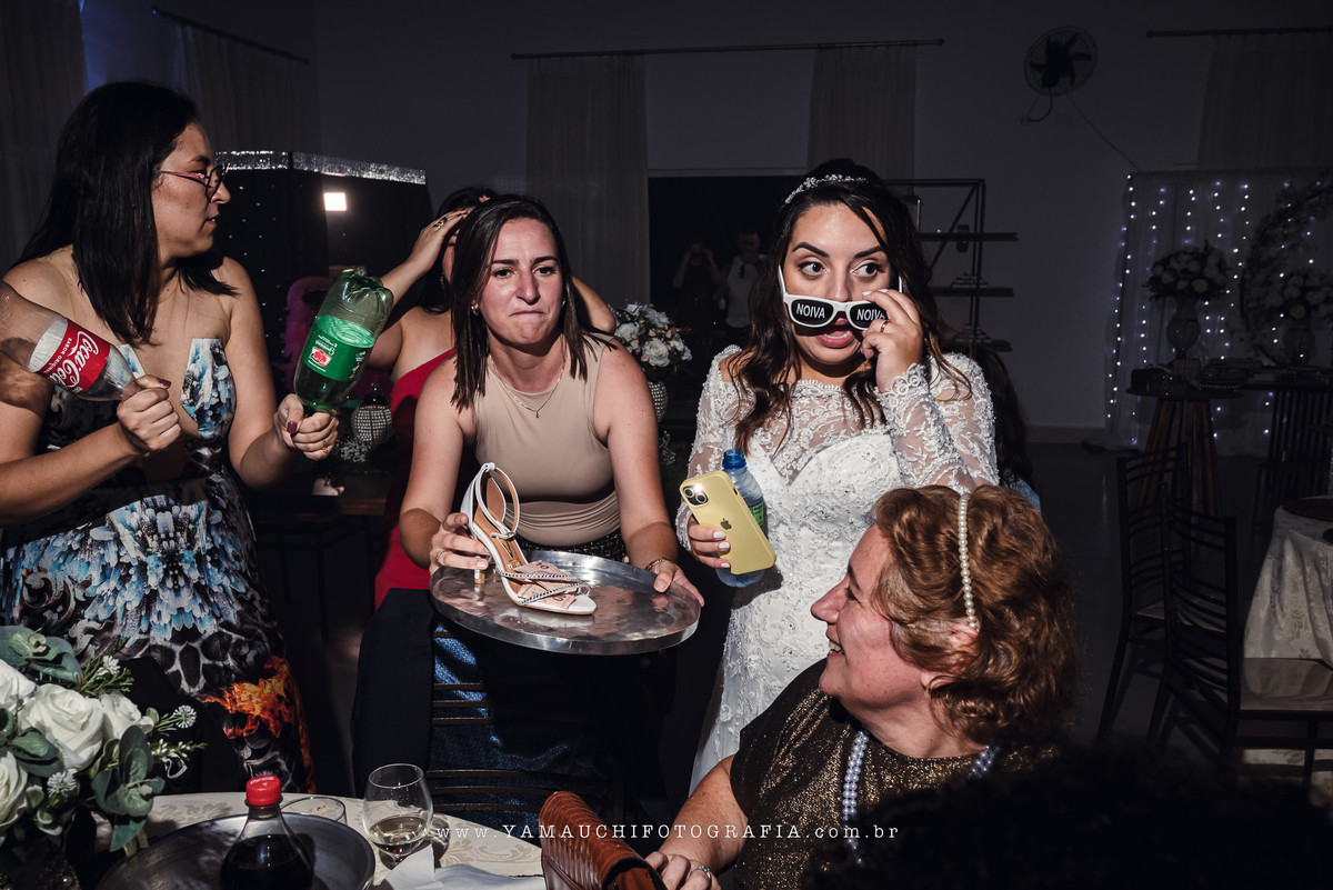 Noiva passando sapatinho no Sítio Sonho Real