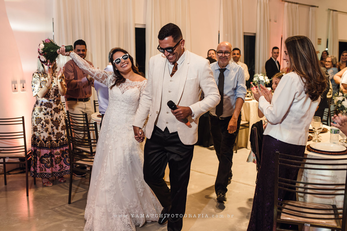 Noivos na festa de casamento no Sítio Sonho Real