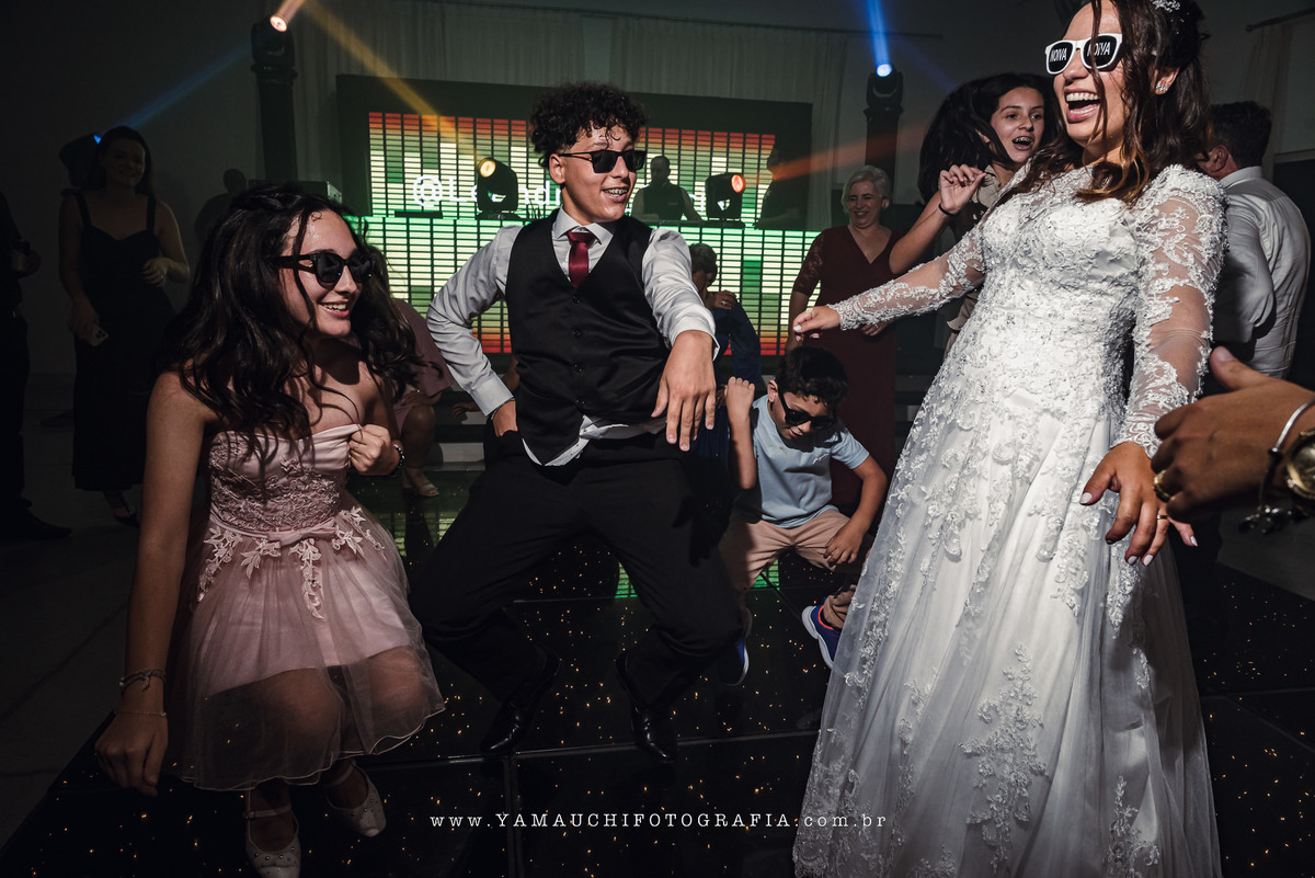 Vestido de noiva para casamento no campo