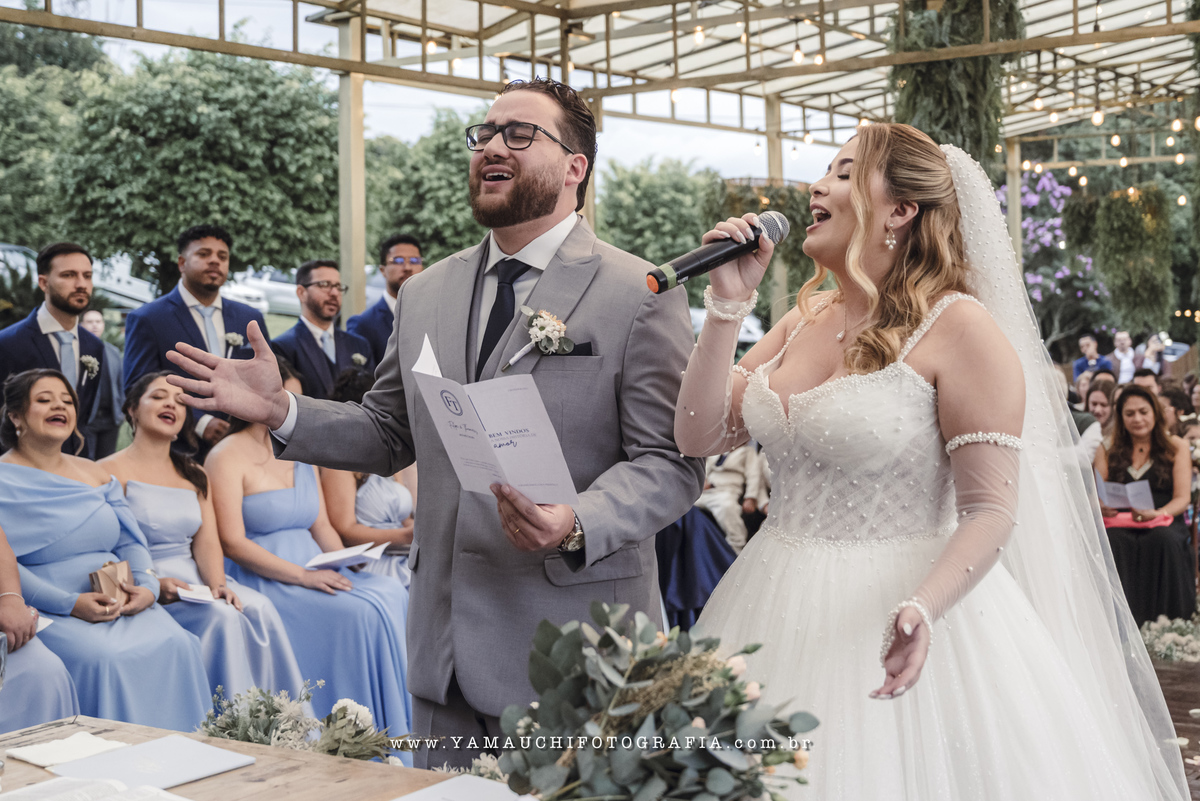 Fotografia de casamento noiva cantando