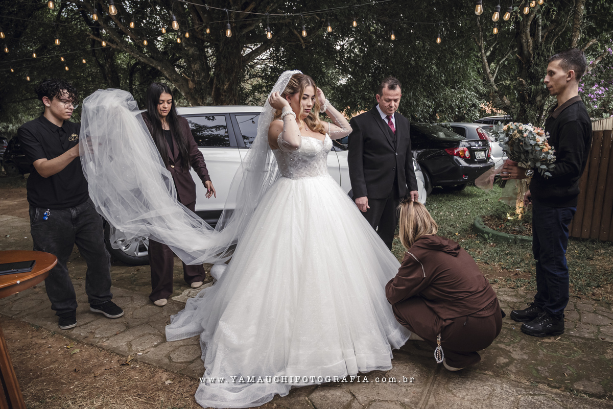 Vestido de noiva para casamento no campo