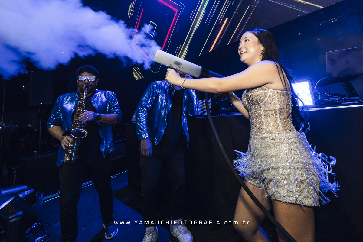 Atração em festa de 15 anos tambor de led