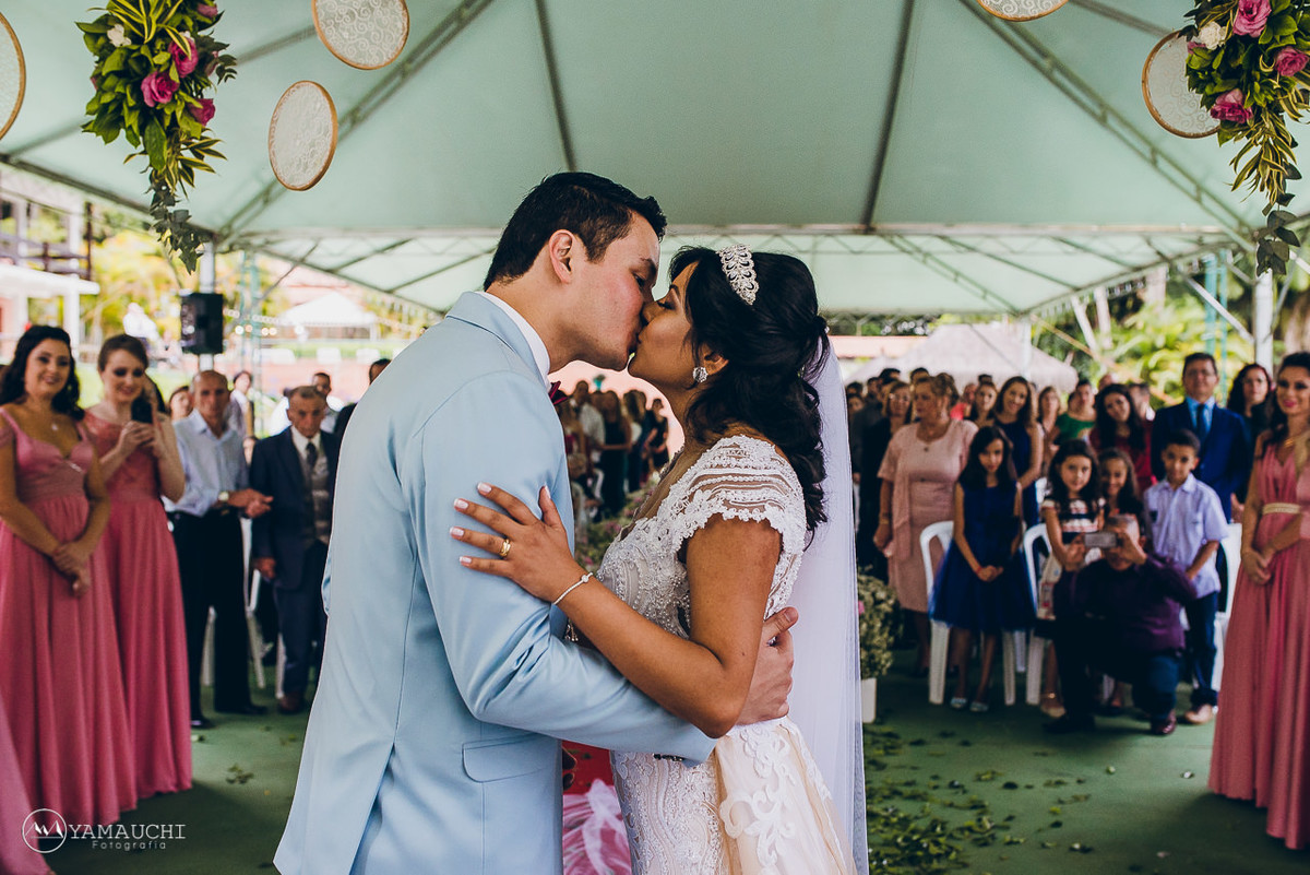 beijando a noiva