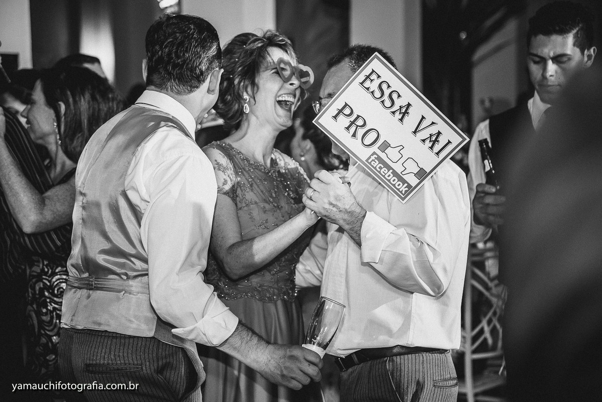 Convidados se divertindo