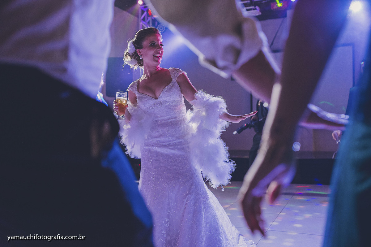Noiva dançando