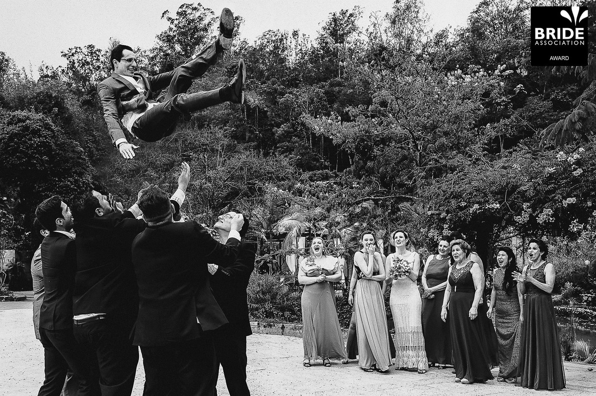 Fotógrafo premiado com foto de casamento